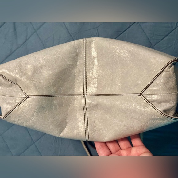 Hobo International Friar Leather Shoulder Bag Taupe Beige Boho Classic - Picture 10 of 12